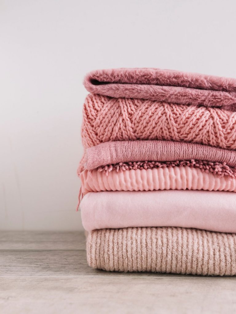 swetry jesienne porządki w szafie